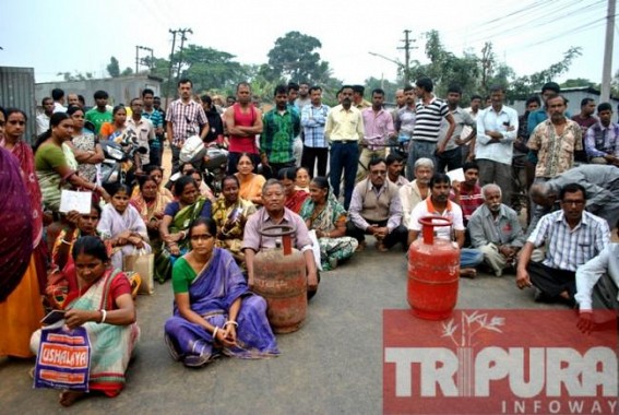LPG cooking gas crisis on a rise, consumers hit streets